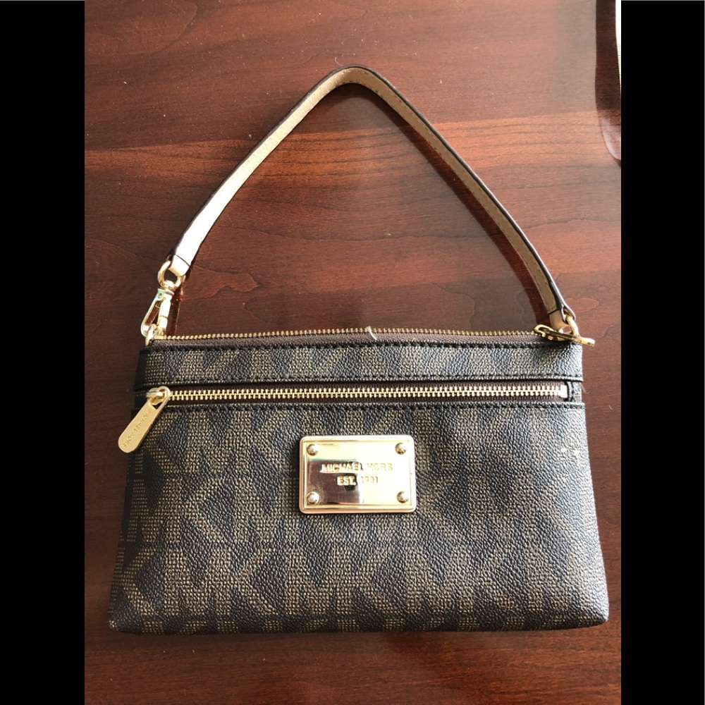 Michael Kors wristlet
